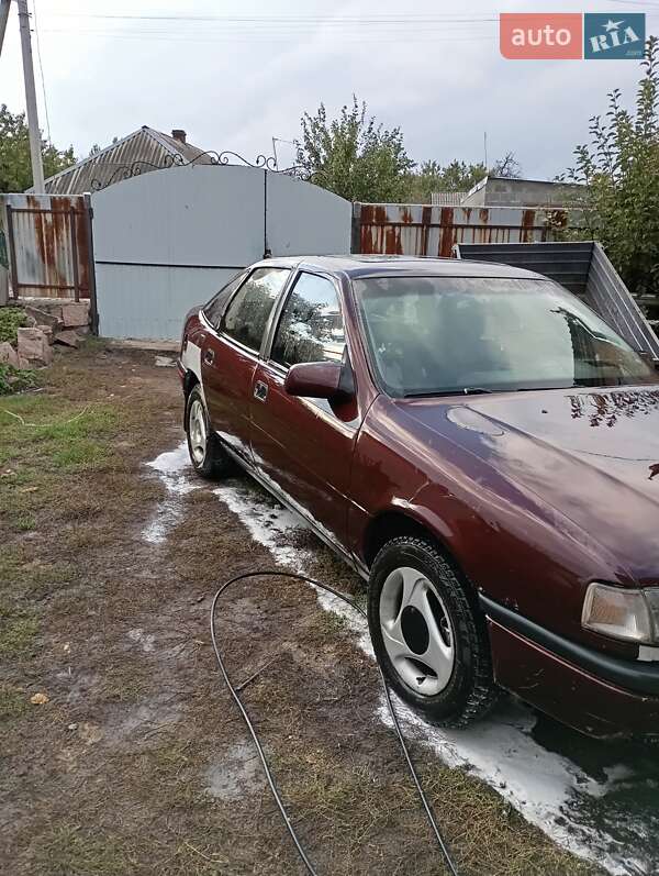 Лифтбек Opel Vectra 1991 в Помошной