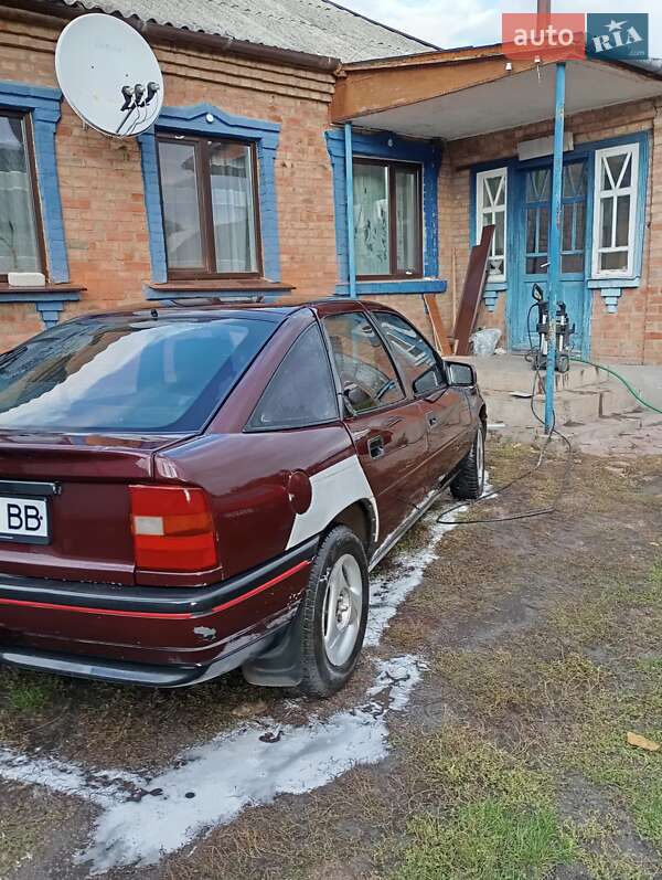 Лифтбек Opel Vectra 1991 в Помошной