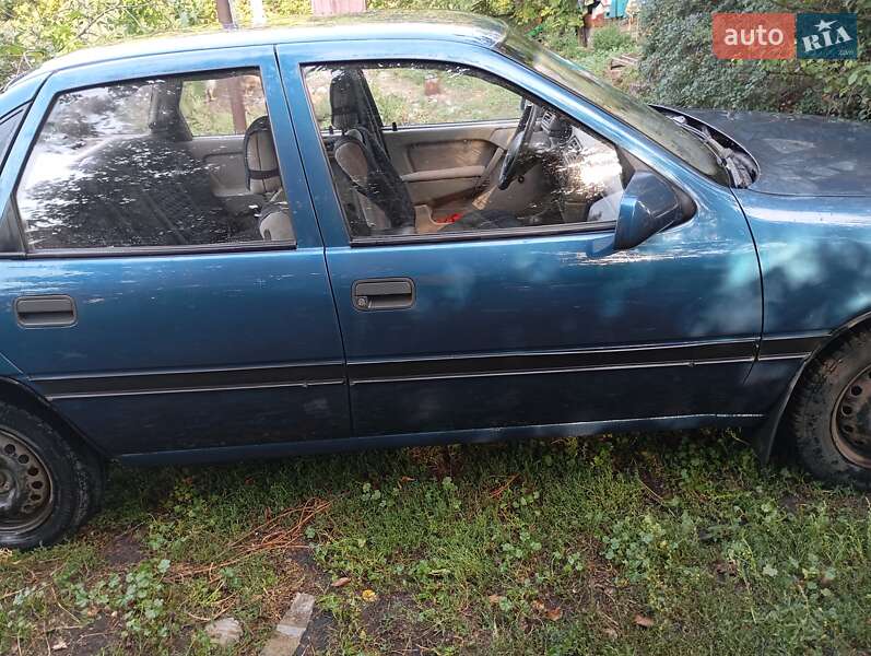 Седан Opel Vectra 1989 в Печенігах фото 3 Седан Opel Vectra 1989 в Печенігах