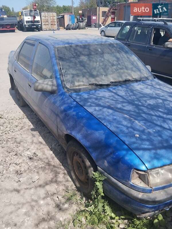 Седан Opel Vectra 1990 в  фото Седан Opel Vectra 1990 в