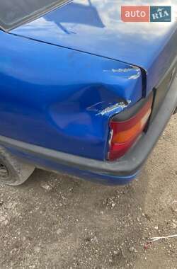 Седан Opel Vectra 1990 в  фото 6 Седан Opel Vectra 1990 в