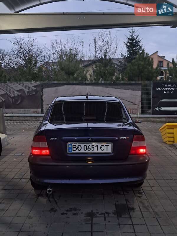 Седан Opel Vectra 1998 в Львові