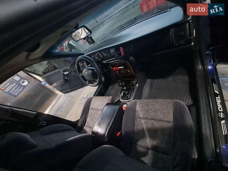 Седан Opel Vectra 1998 в Львові