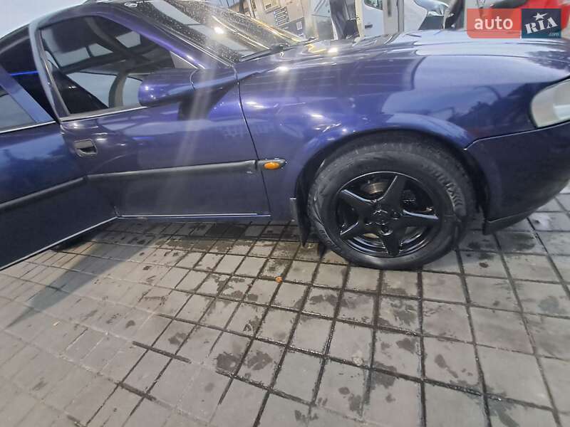 Седан Opel Vectra 1998 в Львові