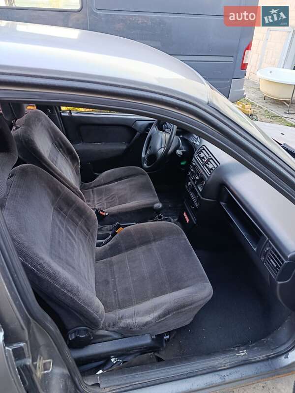 Седан Opel Vectra 1991 в Чернівцях