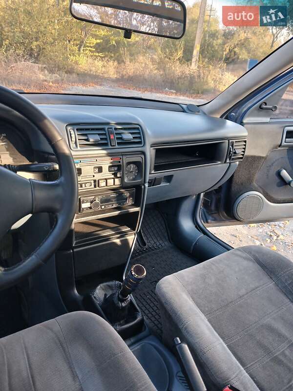 Седан Opel Vectra 1991 в Днепре