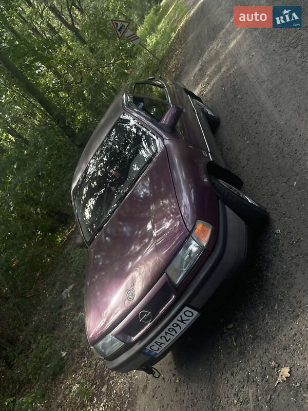 Седан Opel Vectra 1990 в Христиновке фото 2 Седан Opel Vectra 1990 в Христиновке