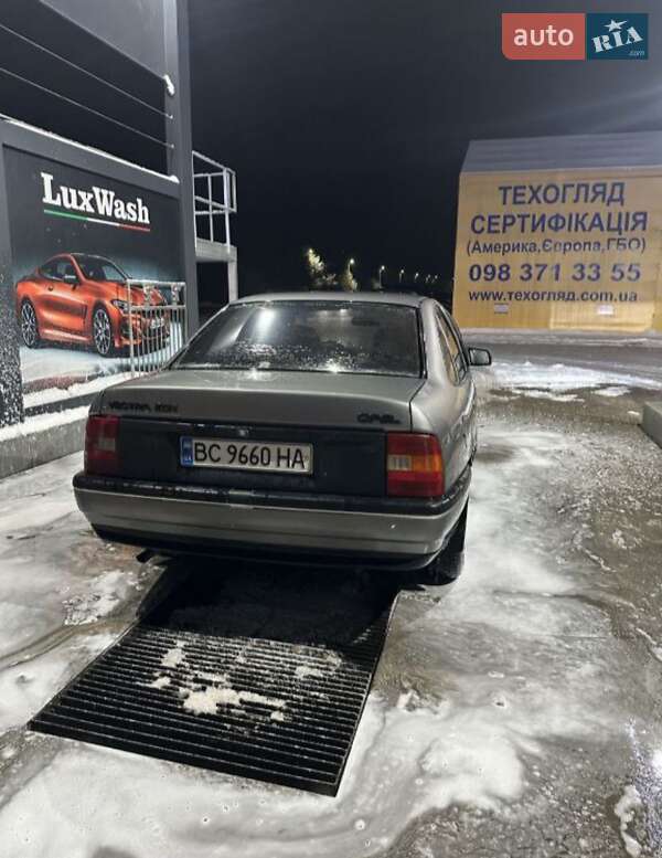 Седан Opel Vectra 1989 в Новояворовске фото 3 Седан Opel Vectra 1989 в Новояворовске