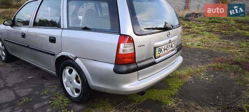 Универсал Opel Vectra 1998 в Дубровице