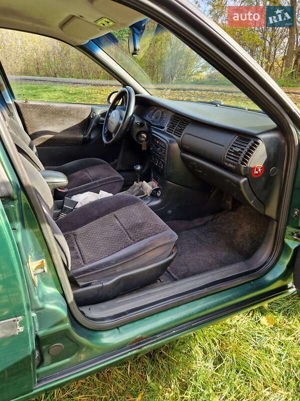 Седан Opel Vectra 1997 в Недригайлове