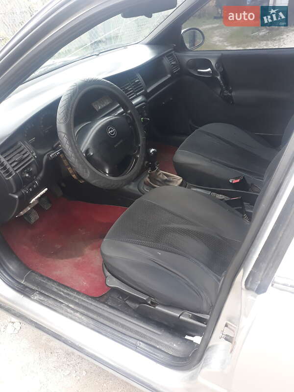 Седан Opel Vectra 1996 в Кременці