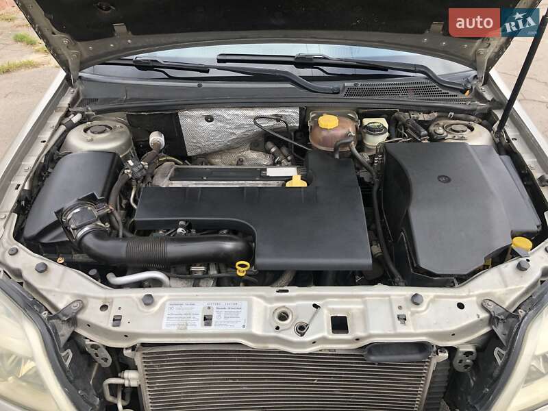 Седан Opel Vectra 2003 в Попельне