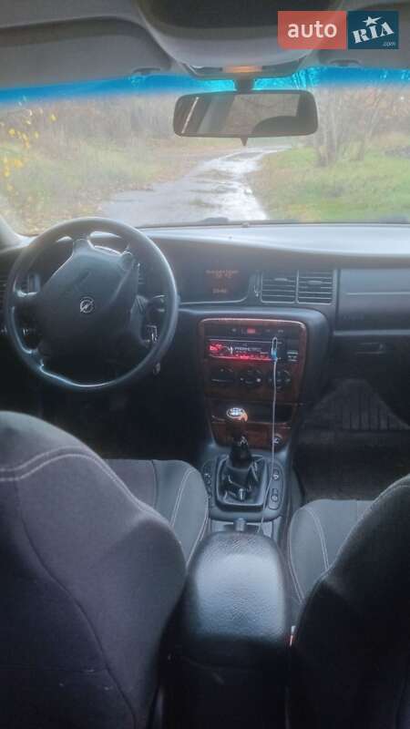 Седан Opel Vectra 1999 в Устивице