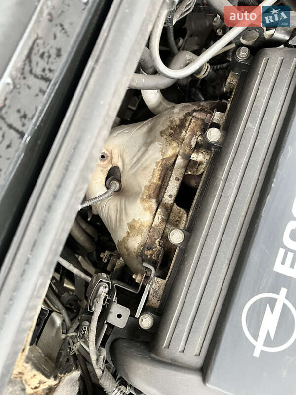 Седан Opel Vectra 2004 в Вишневому фото 28 Седан Opel Vectra 2004 в Вишневому