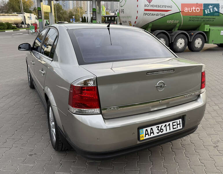 Седан Opel Vectra 2004 в Києві