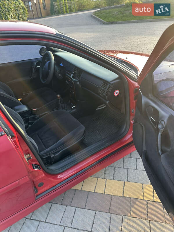 Лифтбек Opel Vectra 2000 в Львове