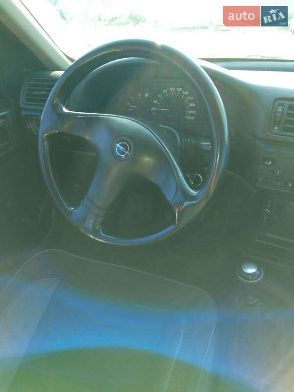 Седан Opel Vectra 1993 в Первомайске фото 2 Седан Opel Vectra 1993 в Первомайске