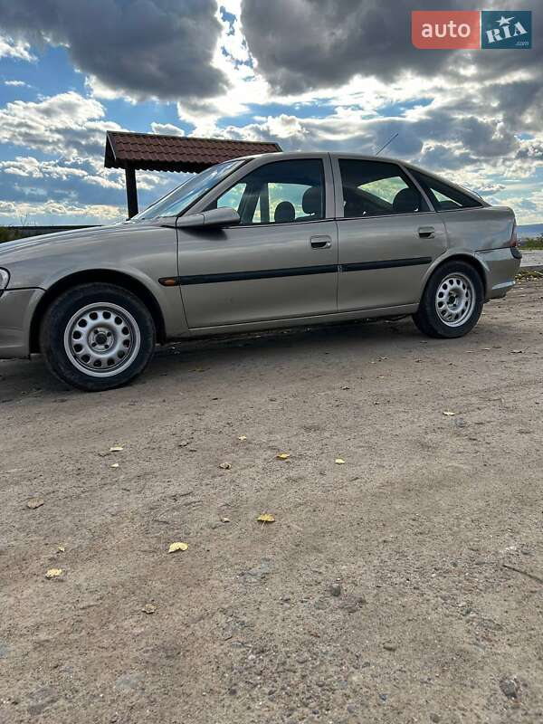 Ліфтбек Opel Vectra 1998 в Миколаєві фото 8 Ліфтбек Opel Vectra 1998 в Миколаєві