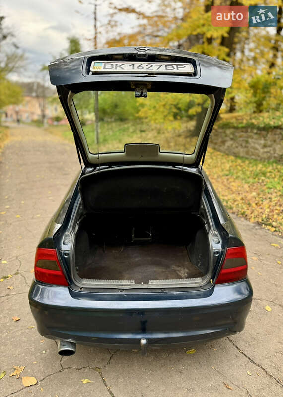 Седан Opel Vectra 2000 в Остроге