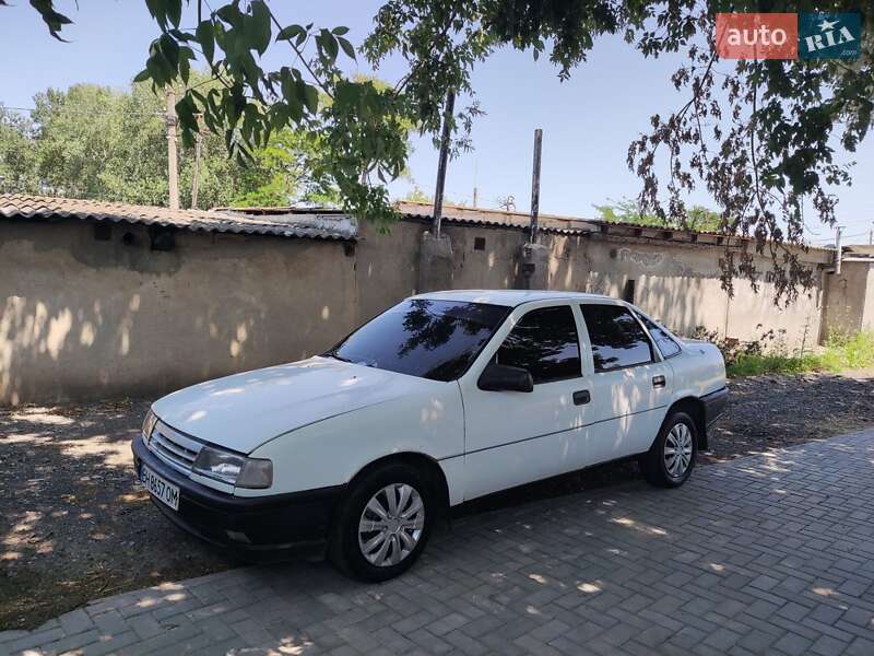 Седан Opel Vectra 1989 в Рені фото 5 Седан Opel Vectra 1989 в Рені