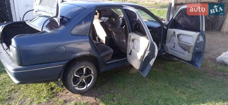 Седан Opel Vectra 1990 в Луцке фото 4 Седан Opel Vectra 1990 в Луцке