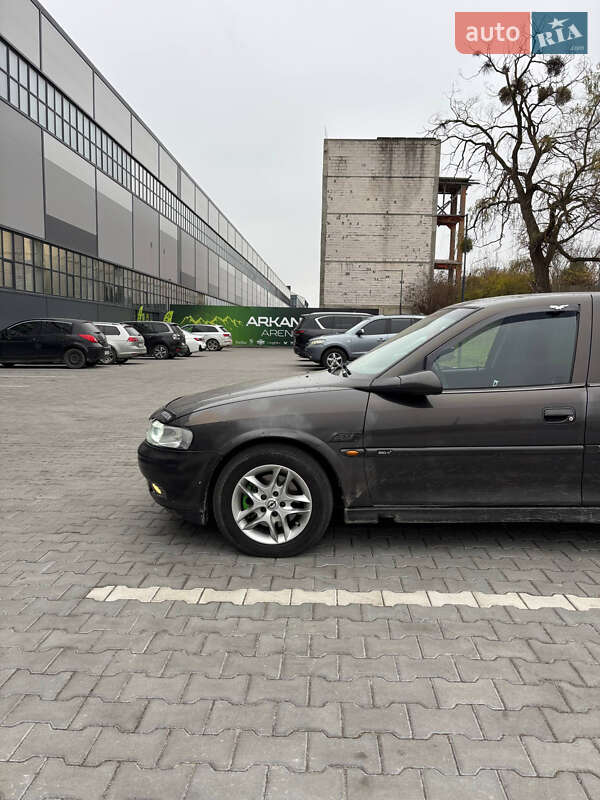 Ліфтбек Opel Vectra 2000 в Івано-Франківську