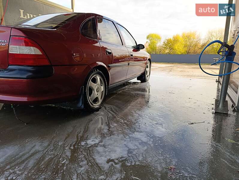 Седан Opel Vectra 1998 в Млинове фото 4 Седан Opel Vectra 1998 в Млинове