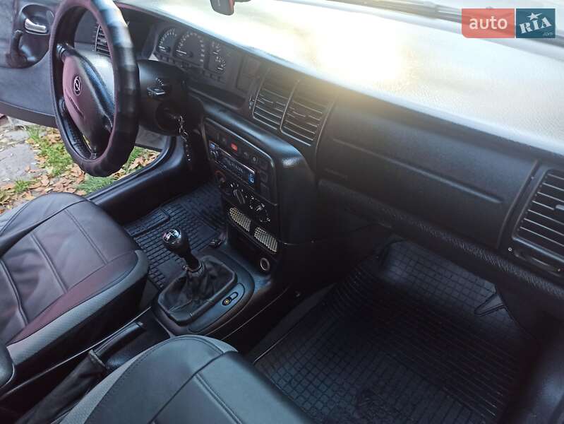 Седан Opel Vectra 1997 в Каменском