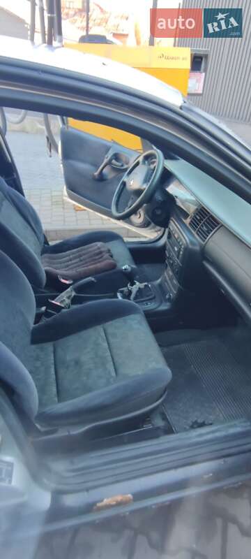 Ліфтбек Opel Vectra 1998 в Чернівцях