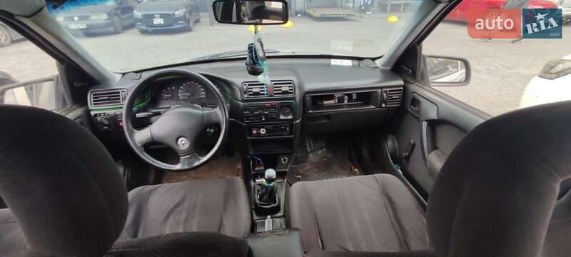 Седан Opel Vectra 1990 в Каменском