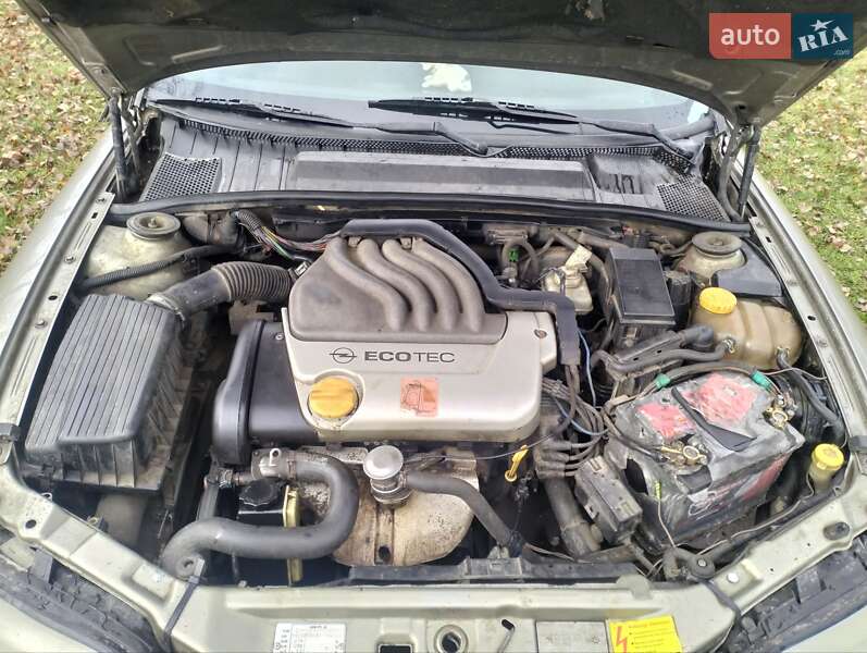 Ліфтбек Opel Vectra 1996 в Дунаївцях