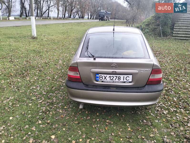 Ліфтбек Opel Vectra 1996 в Дунаївцях