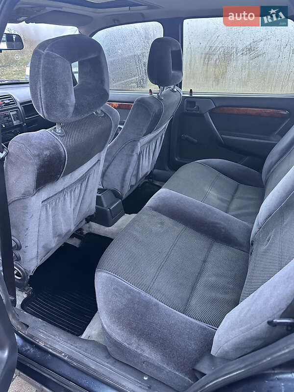 Седан Opel Vectra 1990 в Отынии