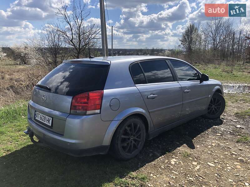 Лифтбек Opel Vectra 2004 в Калуше