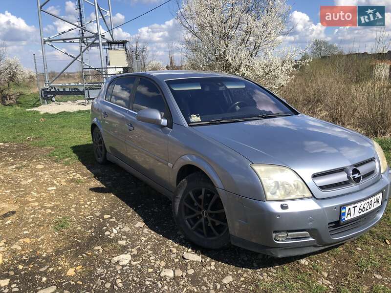 Лифтбек Opel Vectra 2004 в Калуше