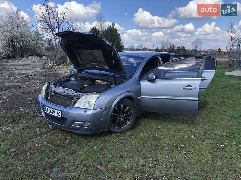 Лифтбек Opel Vectra 2004 в Калуше