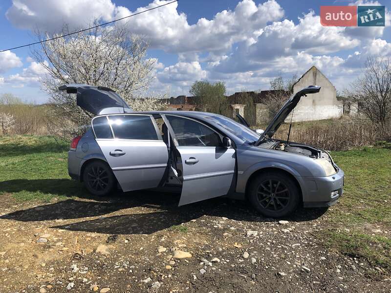 Лифтбек Opel Vectra 2004 в Калуше