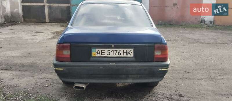 Седан Opel Vectra 1990 в Дніпрі фото 4 Седан Opel Vectra 1990 в Дніпрі