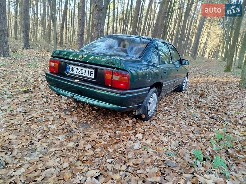 Седан Opel Vectra 1995 в Дубно