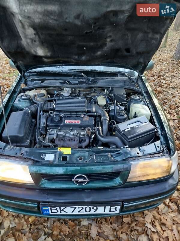 Седан Opel Vectra 1995 в Дубно