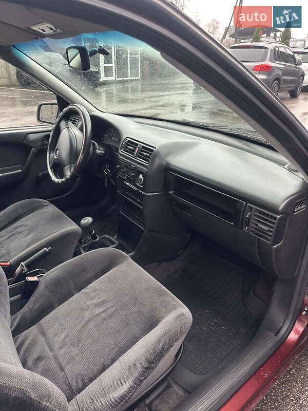 Седан Opel Vectra 1989 в Новой Водолаге фото 9 Седан Opel Vectra 1989 в Новой Водолаге