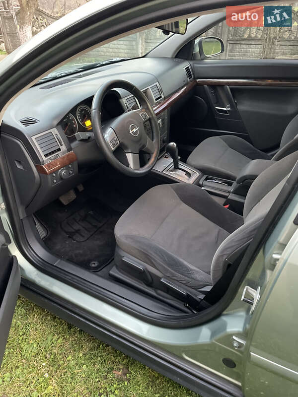 Седан Opel Vectra 2005 в Косове