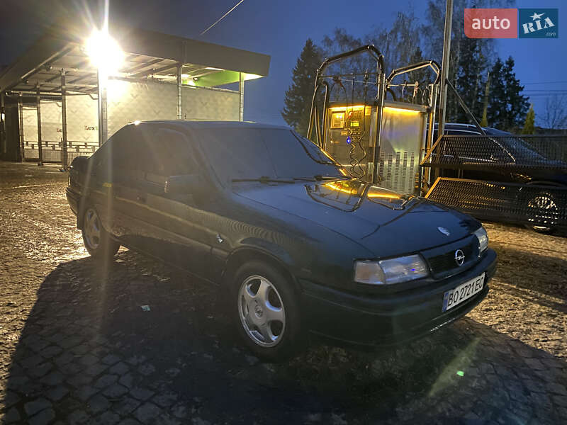 Седан Opel Vectra 1995 в Зборові