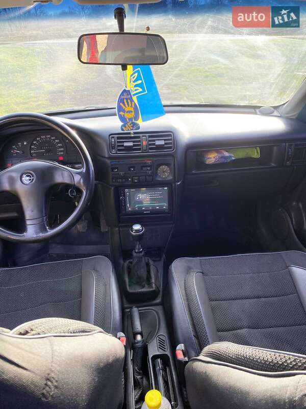 Седан Opel Vectra 1993 в Первомайську фото 5 Седан Opel Vectra 1993 в Первомайську