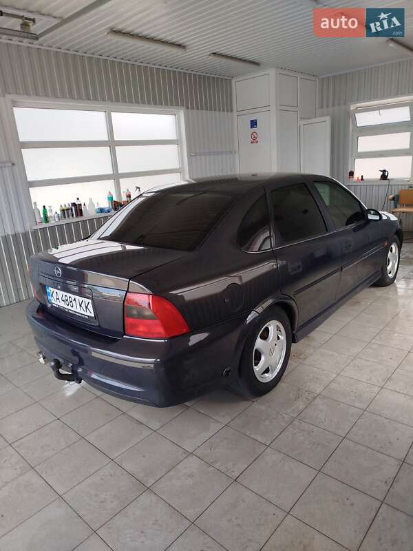 Седан Opel Vectra 2000 в Вишневом