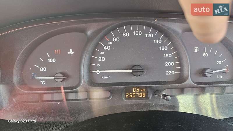 Седан Opel Vectra 1997 в Стрые
