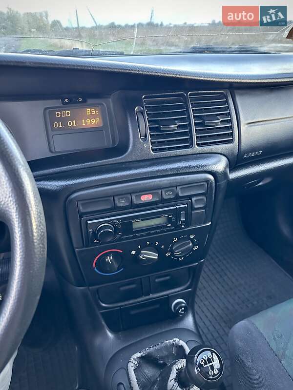 Седан Opel Vectra 1997 в Черкассах