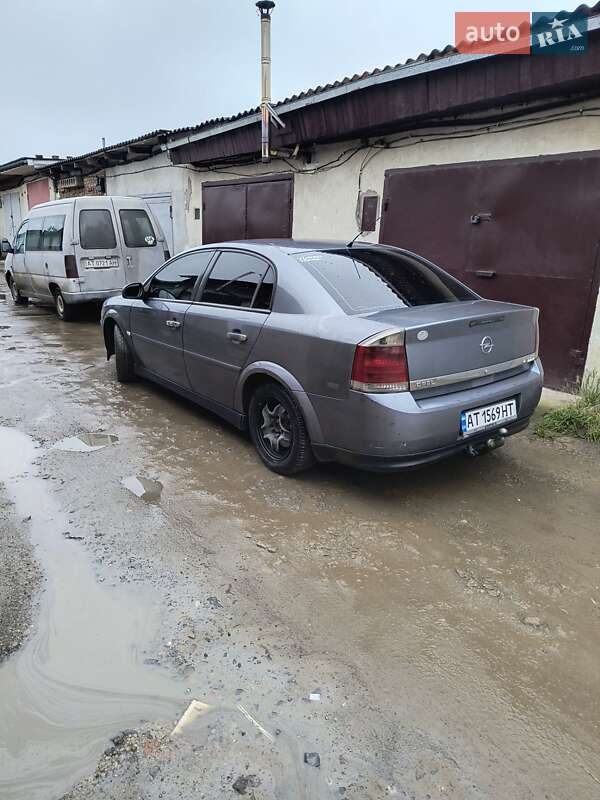 Седан Opel Vectra 2005 в Ивано-Франковске