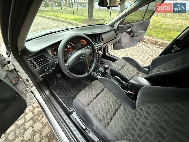 Ліфтбек Opel Vectra 2000 в Кропивницькому