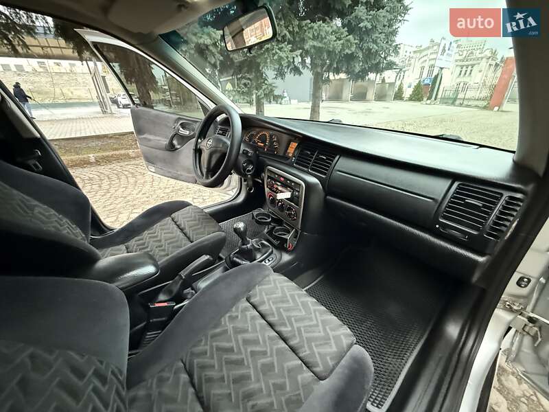 Ліфтбек Opel Vectra 2000 в Кропивницькому